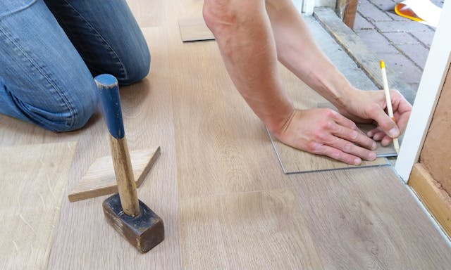 Contracter-placing-beige-flooring